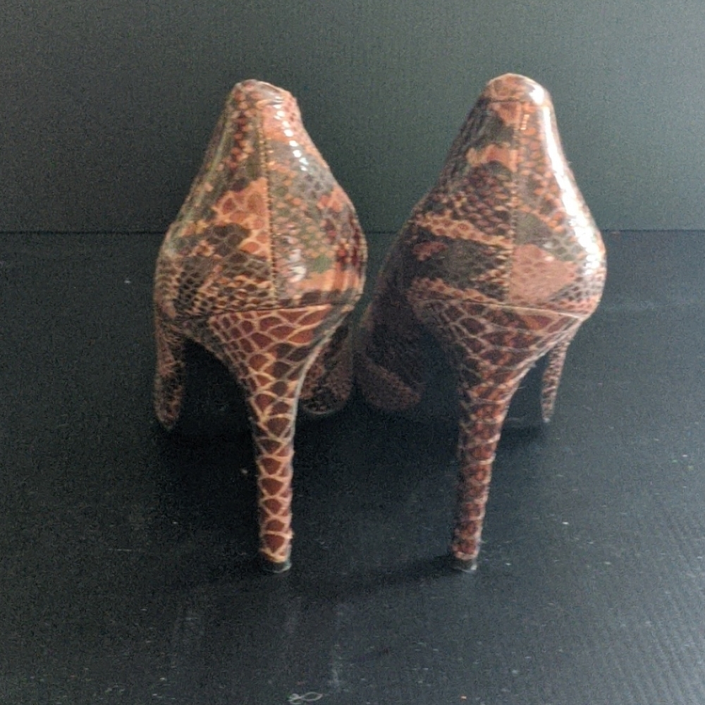 Shoes - Picture 3 of 4